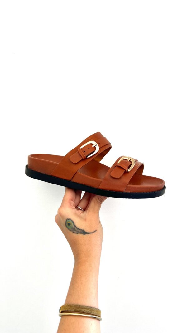 Sandalias Hebilla Dorada Camel