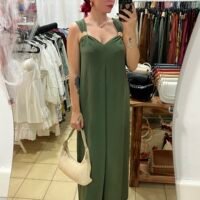 Mono con Adorno Dorado