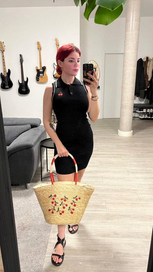 Vestido Ajustado con Cereza