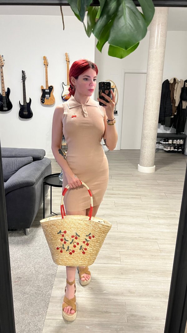 Vestido Ajustado con Cereza