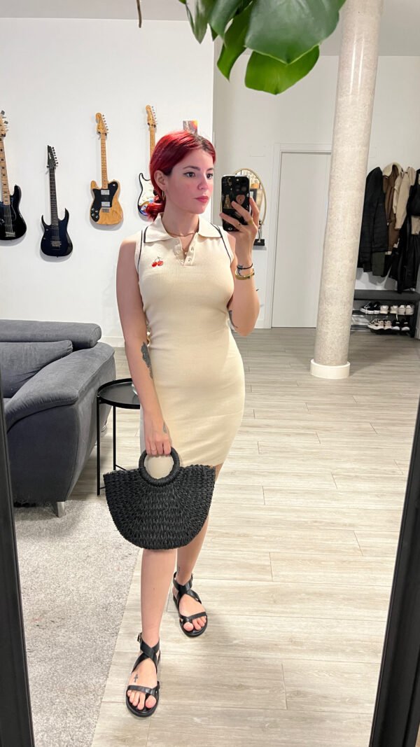Vestido Ajustado con Cereza