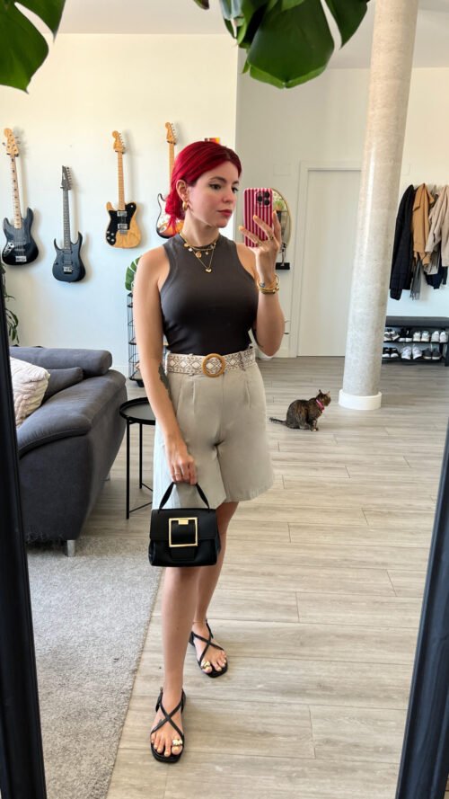 Short Color Entero Cinto Bordado