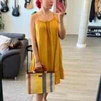 Vestido de Tirantes y Vuelo en el Bajo