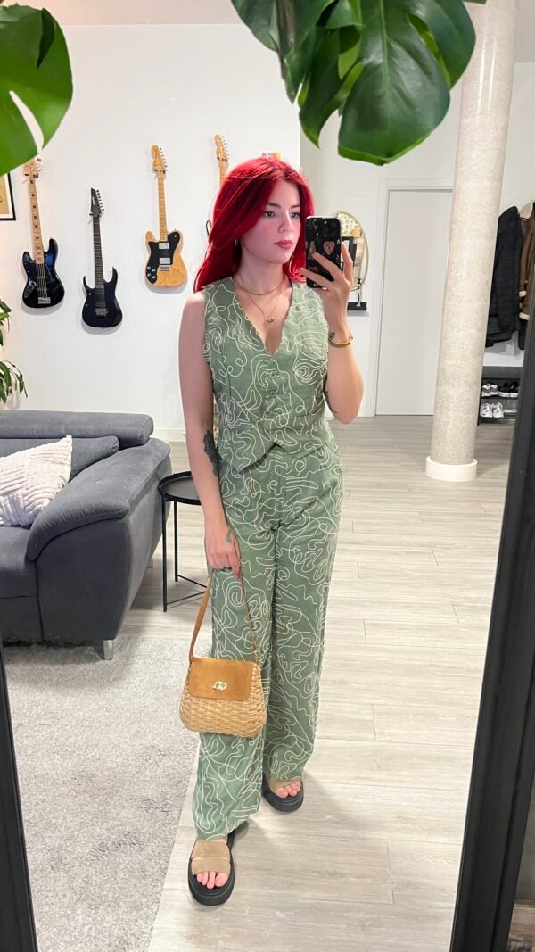 Conjunto Pantalón y Chaleco Bordado