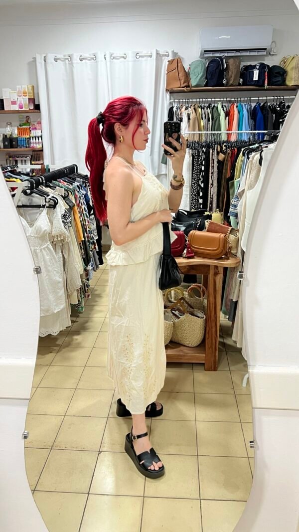 Conjunto de Saya y Blusa Bordada