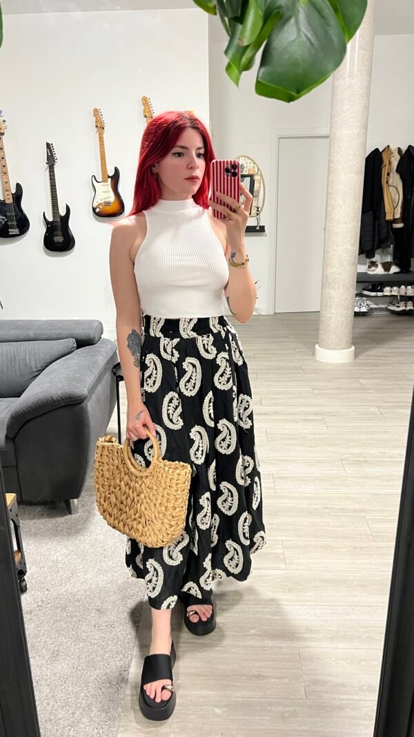 Saya de Tachones Bordados