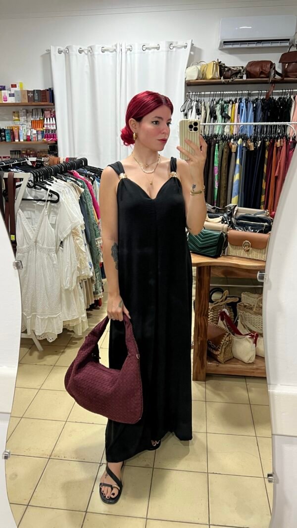 Mono con Adorno Dorado