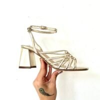 Tacones Dorados Adornos Nudos