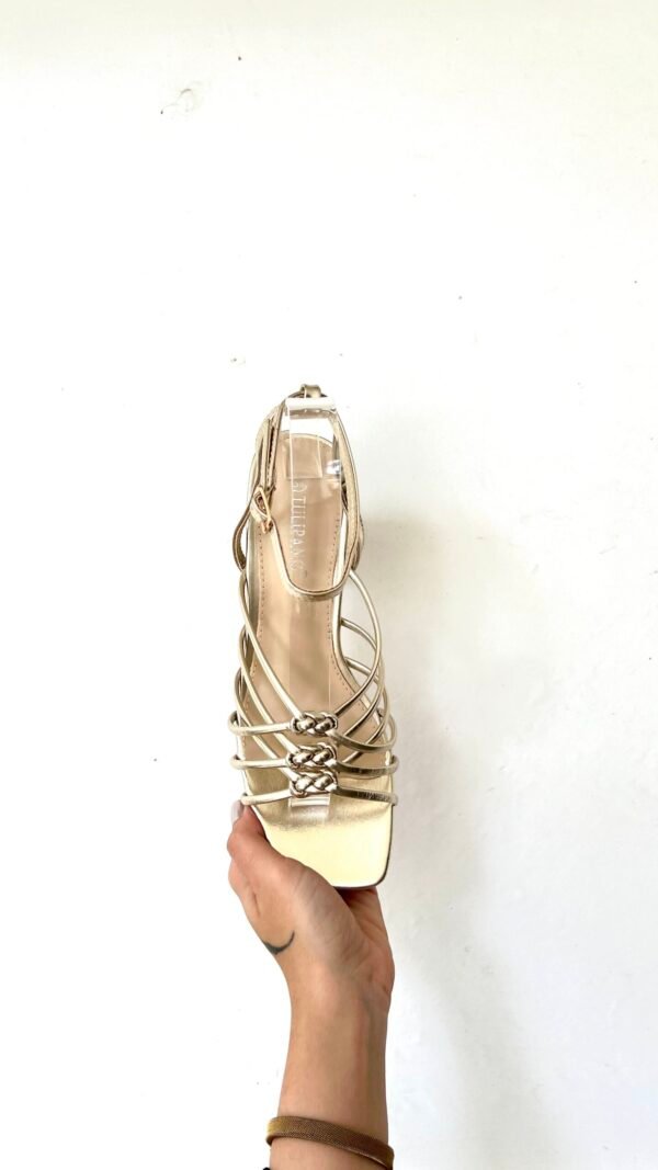 Tacones Dorados Adornos Nudos