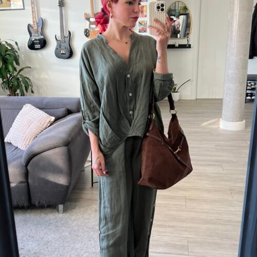 Conjunto Pantalón y Blusa con Pliegues y Botones