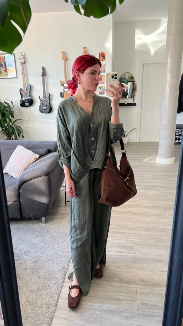 Conjunto Pantalón y Blusa con Pliegues y Botones