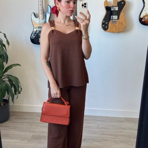 Conjunto de Pantalón y Blusa Detalles Dorados