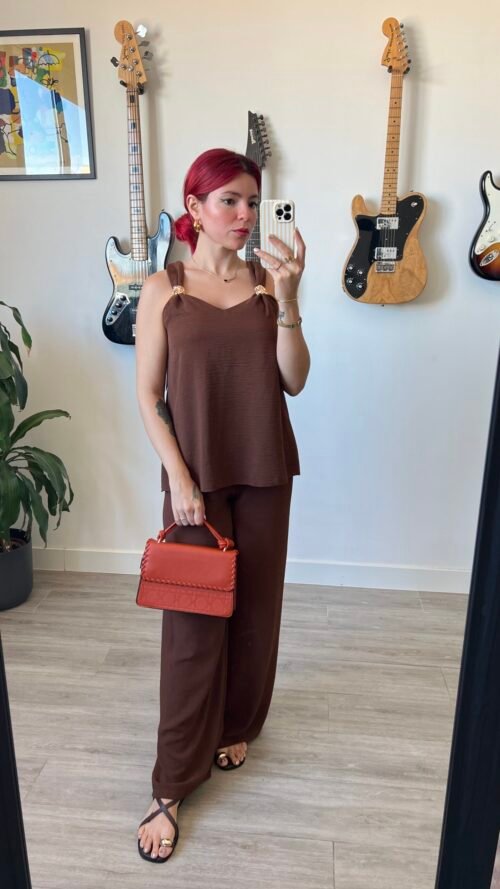 Conjunto de Pantalón y Blusa Detalles Dorados