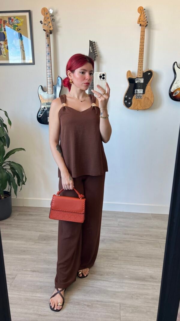 Conjunto de Pantalón y Blusa Detalles Dorados