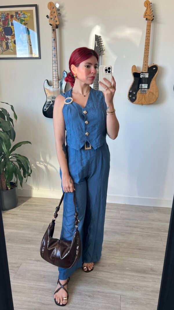 Conjunto de Pantalón y Chaleco con Hebilla Redonda