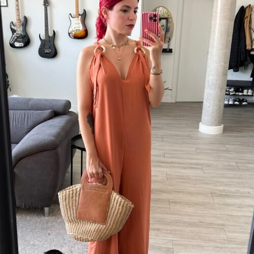 Mono con Argolla en los Hombros