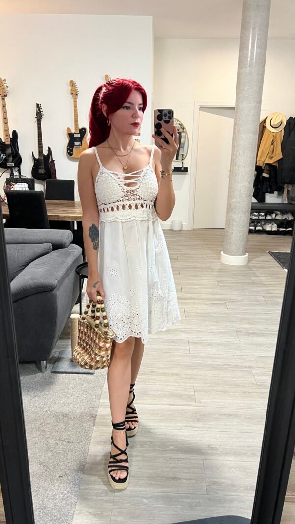 Vestido Tira Bordada Escote en Cruz