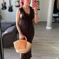 Vestido Color Entero con Vuelo en el Escote