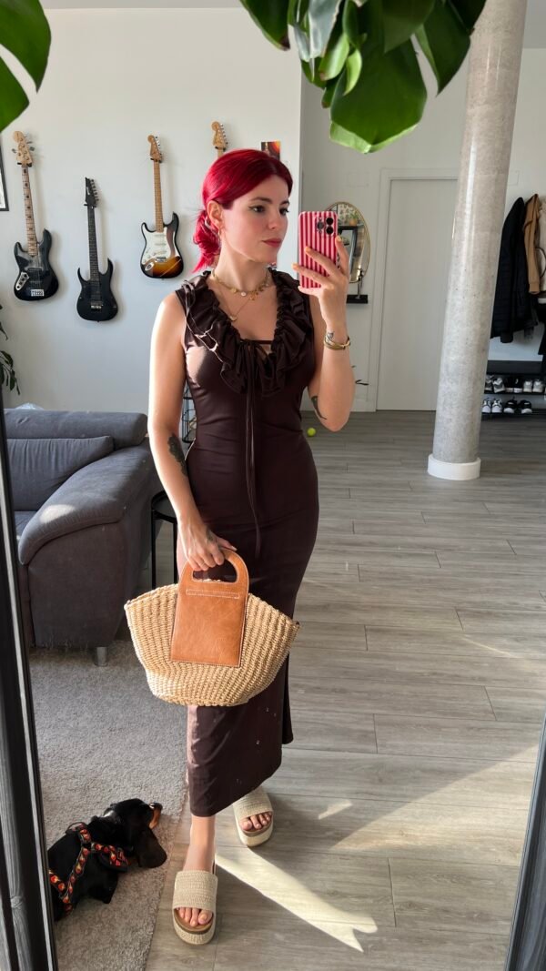 Vestido Color Entero con Vuelo en el Escote