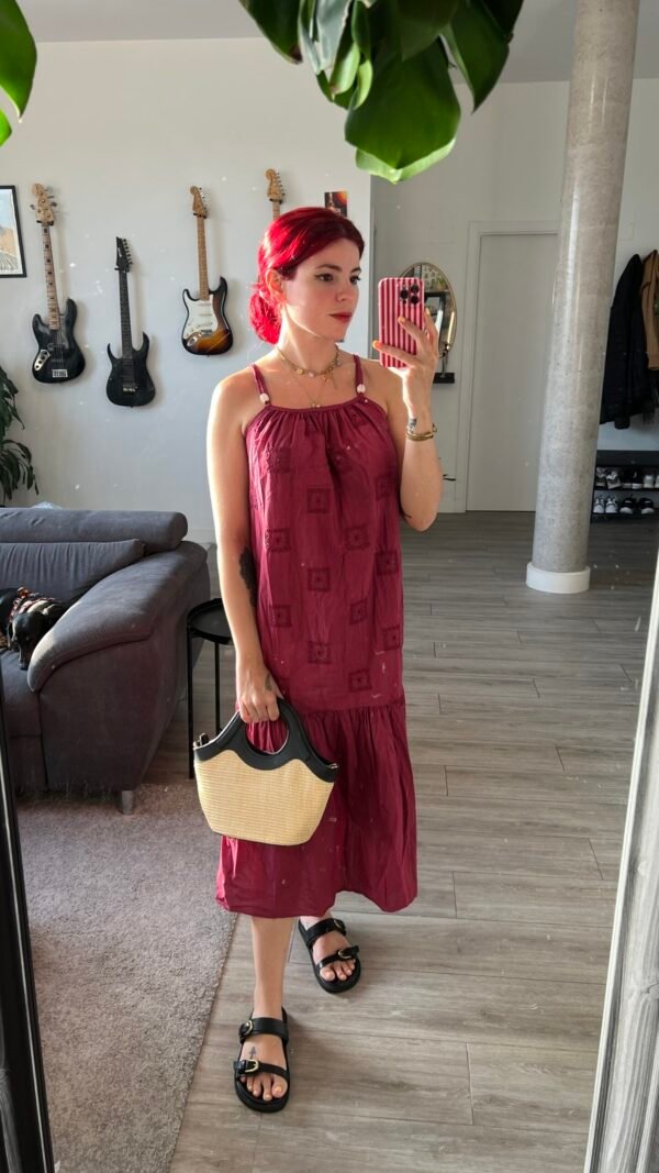 Vestido Tirantes Bordados Vuelo Ancho