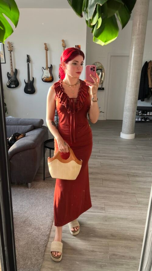 Vestido Color Entero con Vuelo en el Escote