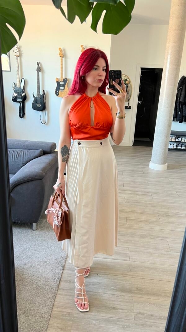 Blusa Lencera Naranja Espalda Afuera