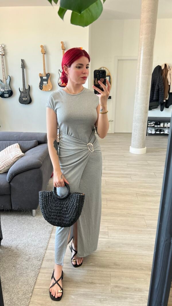 Vestido Largo Estrecho con Hebilla Dorada