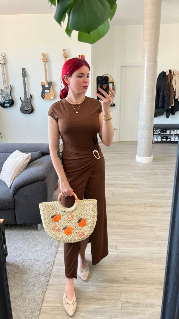 Vestido Largo Estrecho con Hebilla Dorada