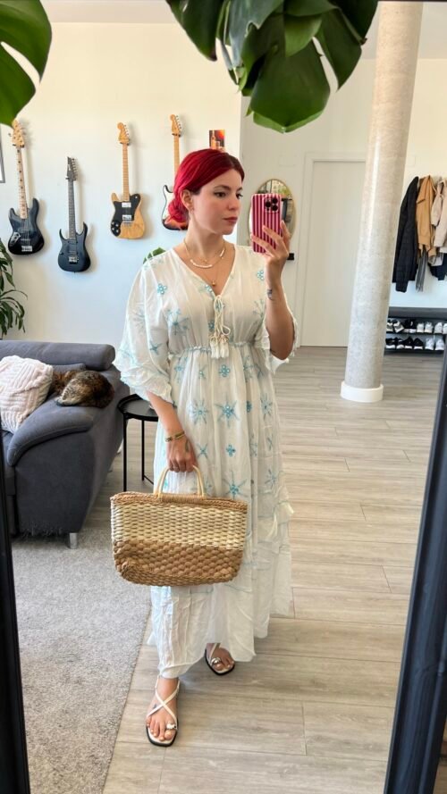 Vestido Indio Bordado en Mangas y Vuelos