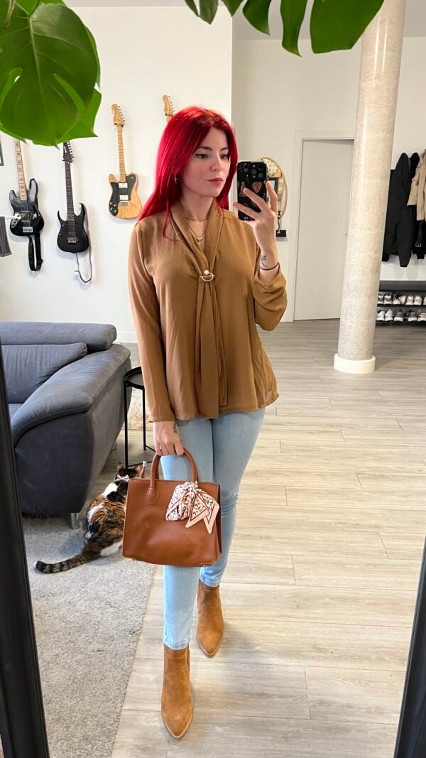 Blusa de Vestir Yoryet con Prendedor