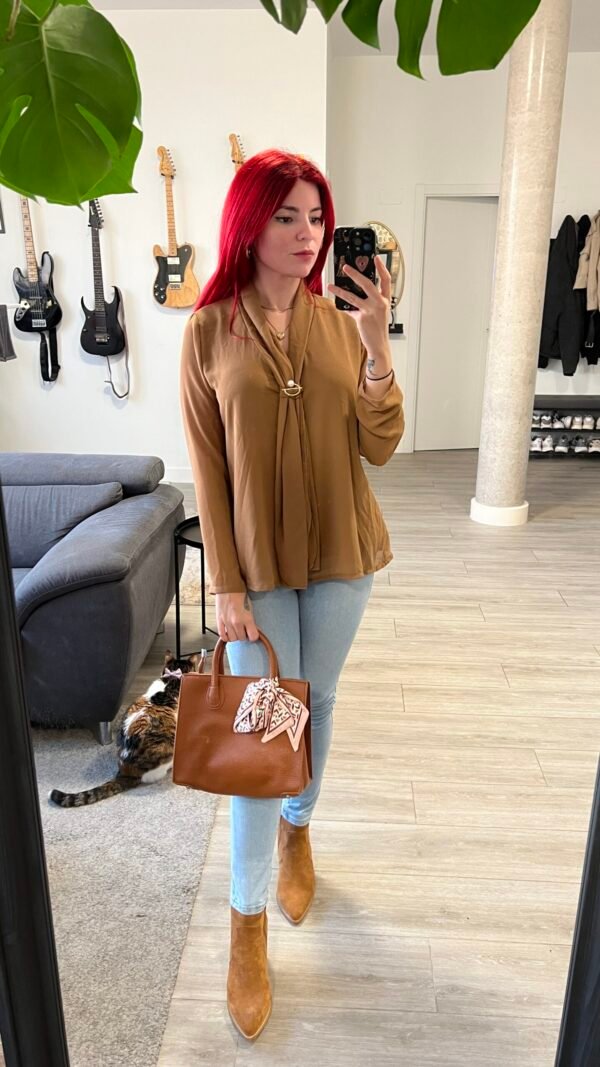 Blusa de Vestir Yoryet con Prendedor