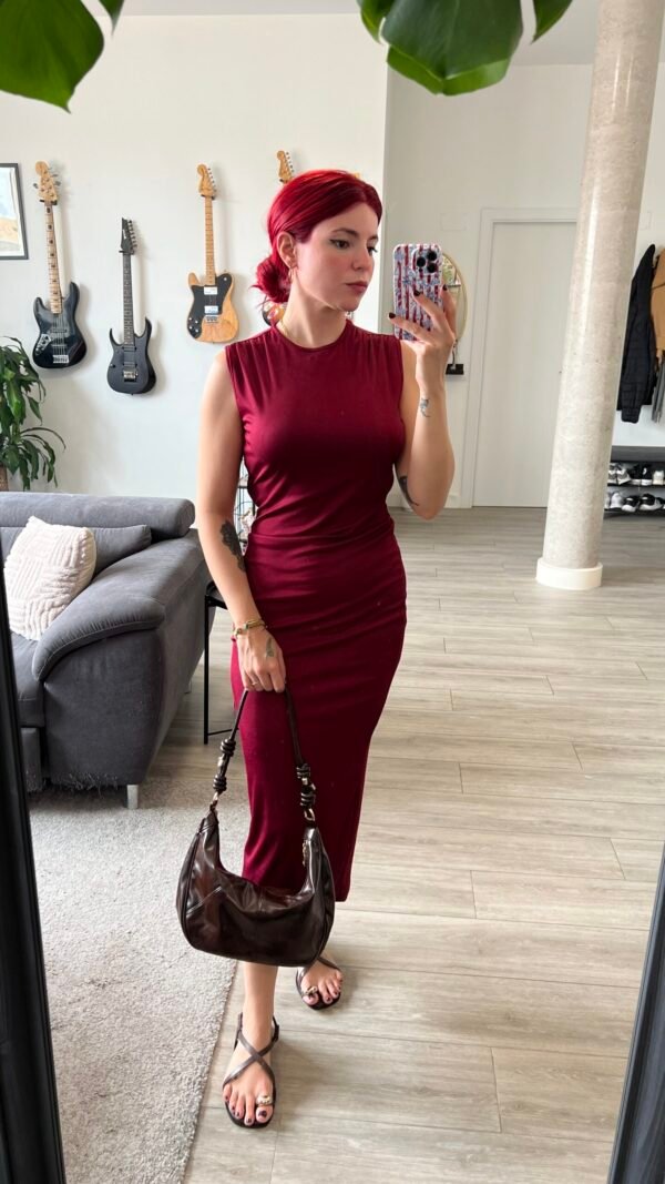 Vestido Entallado con Espalda Afuera