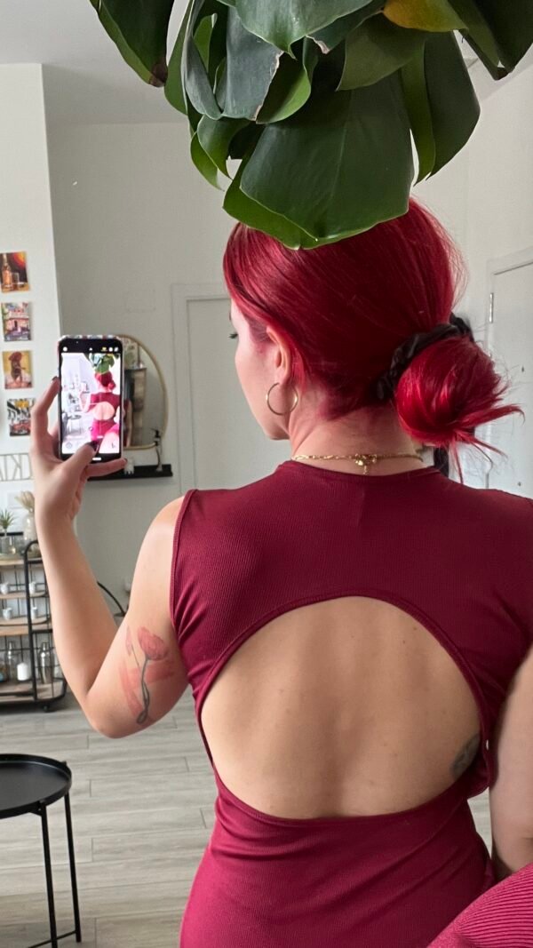 Vestido Entallado con Espalda Afuera