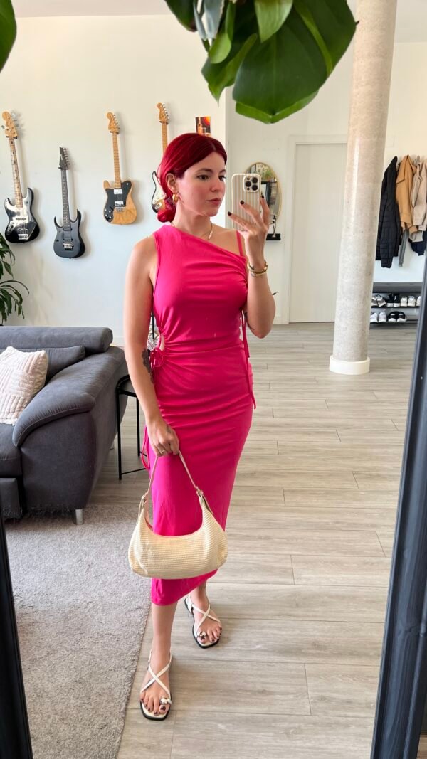 Vestido Rosado Fucsia con Hoyos en los Laterales