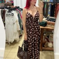 Vestido Largo de Bolas y Adorno en el Escote