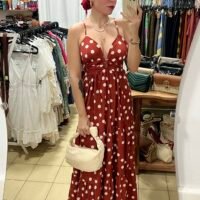 Vestido Largo de Bolas y Adorno en el Escote