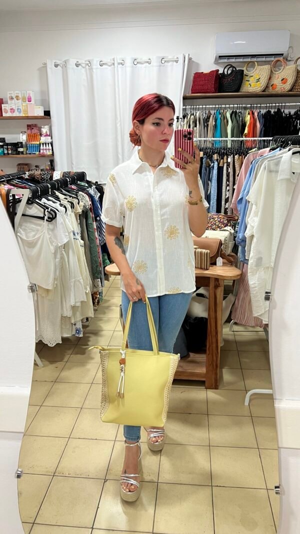 Blusa con Flores Bordadas