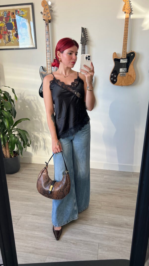 Lencera con Encaje en el Escote