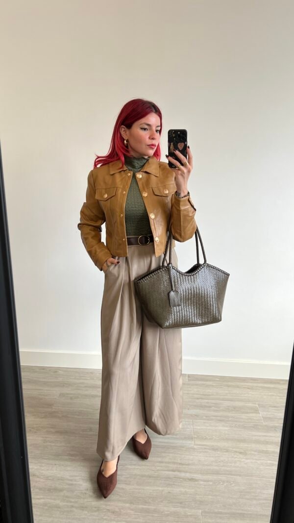 Chaqueta de Polipiel con Botones Dorados