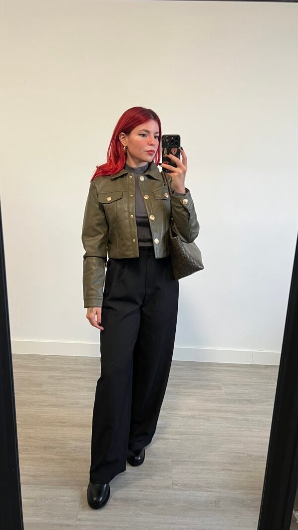 Chaqueta de Polipiel con Botones Dorados