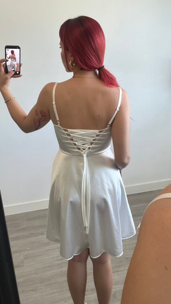 Vestido Corto Color Entero con Tirantes