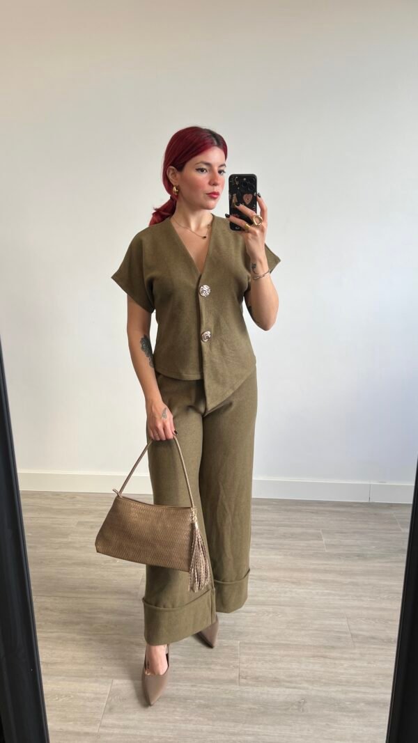 Conjunto de Pantalón y Chaleco Asimétrico