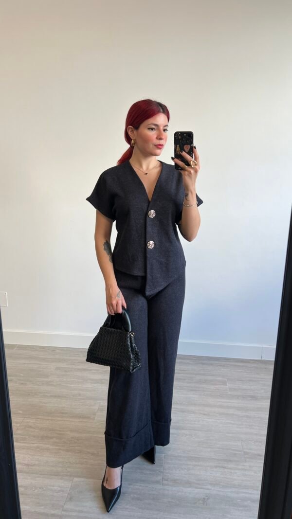 Conjunto de Pantalón y Chaleco Asimétrico