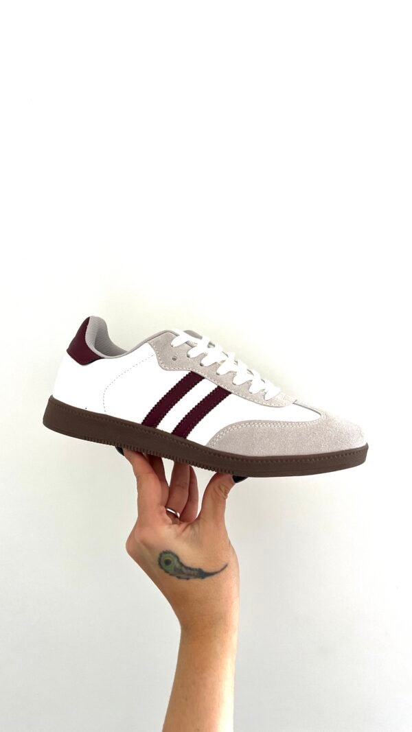 Tenis Blancos Rayas Rojas