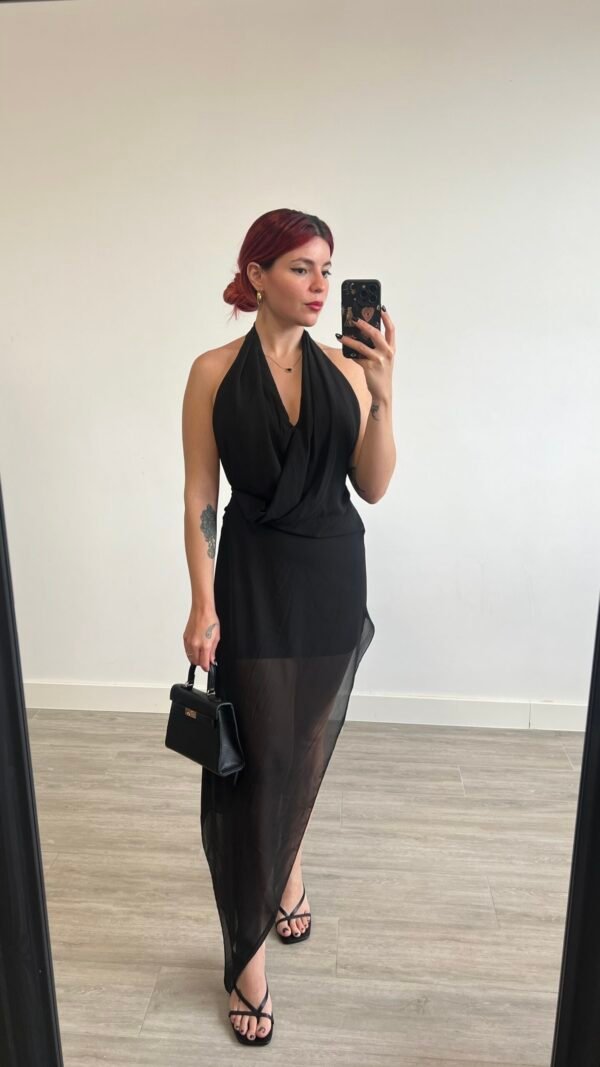 Vestido Asimétrico de Tirantes y Transparencias