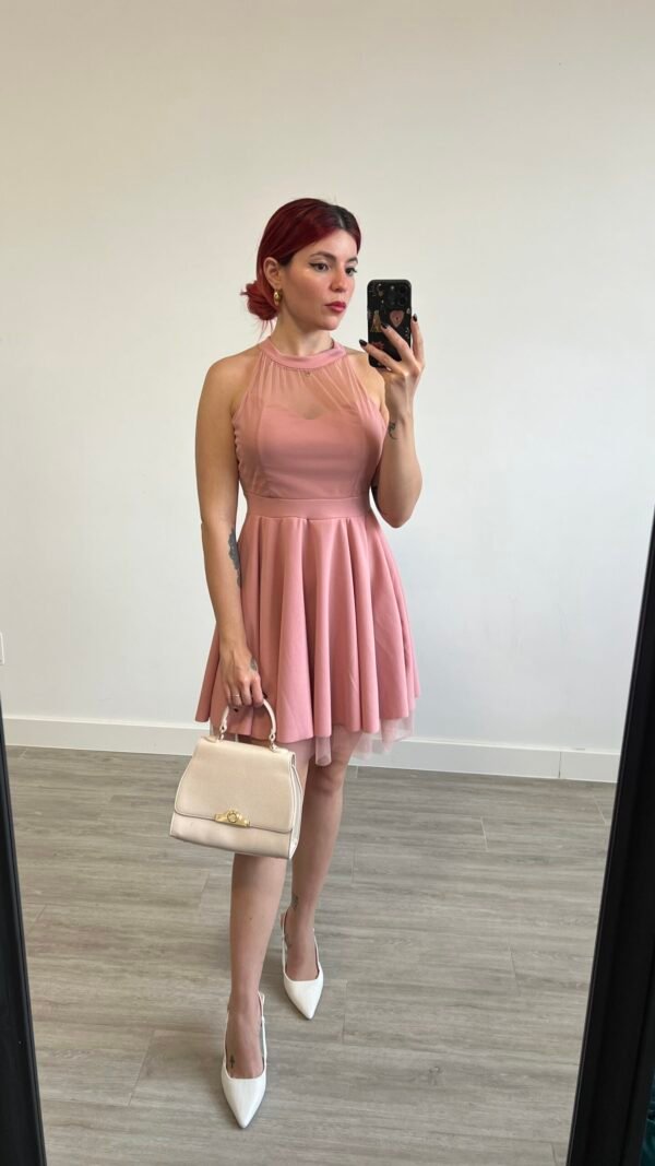 Vestido Corto con Transparencia en el Escote
