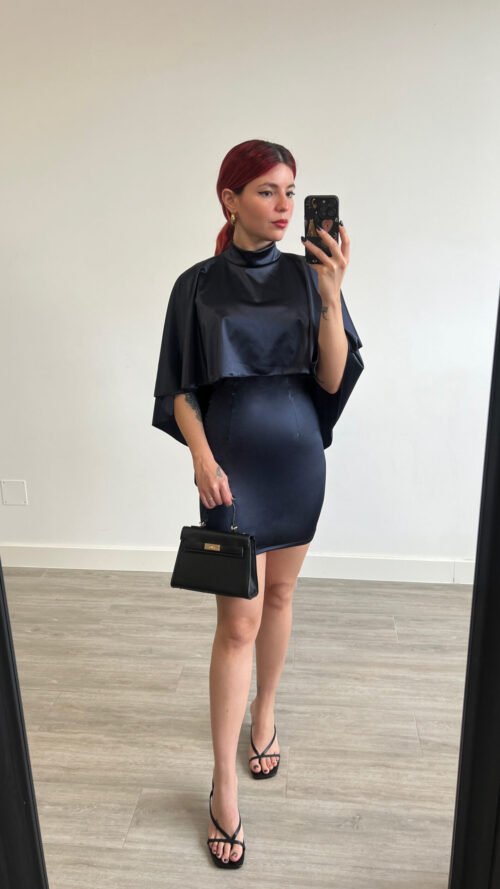 Vestido Corto Azul Marino Cuello Alto con Capa