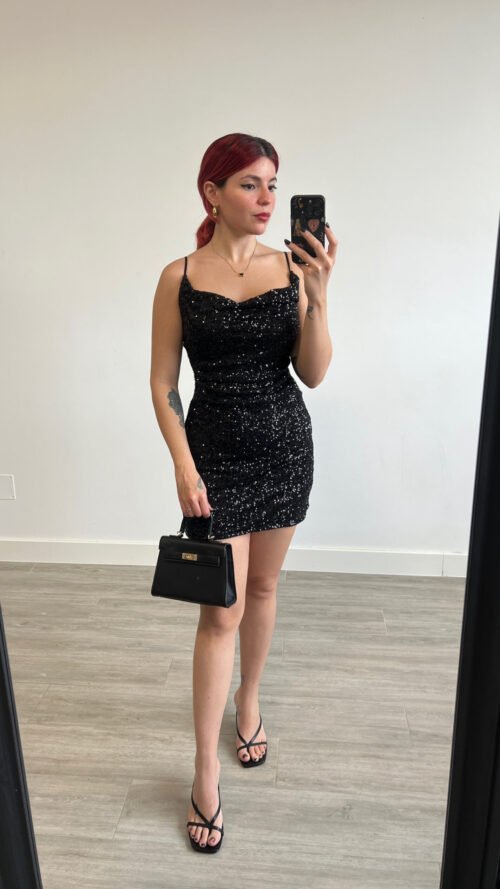 Vestido Corto Negro con Tirantes de Lentejuelas