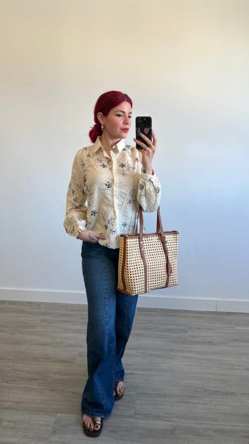 Camisa con Bordado de Flores