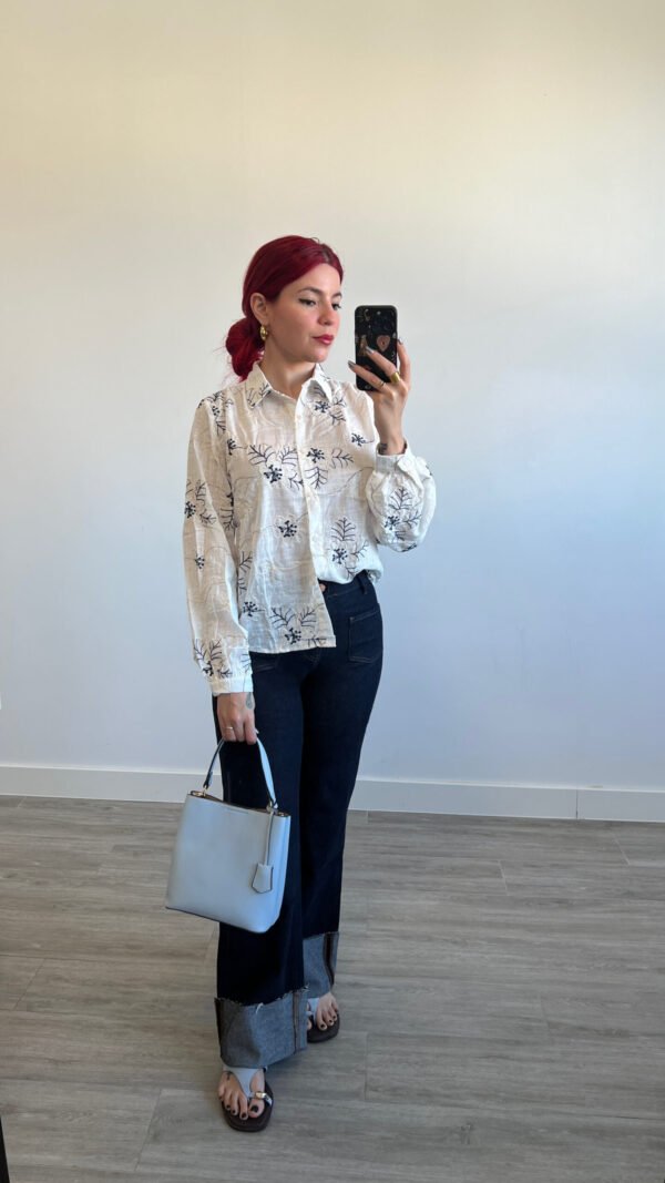 Camisa con Bordado de Flores